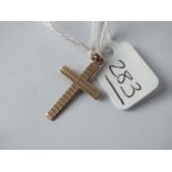 An engraved cross pendant in 9ct