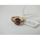 A garnet cluster ring in 9ct - size M - 2.6gms