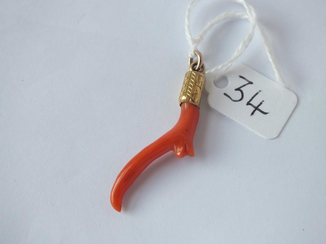 A coral & 15ct drop pendant