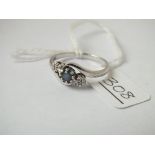 A white gold sapphire & diamond ring in 9ct - size P - 2.6gms