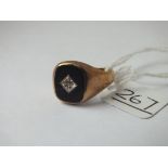 An onyx signet ring in 9ct - size Q - 4.2gms