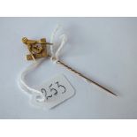 An antique grandmaster square & dividers gold stick pin marked 22ct gold - 4gms