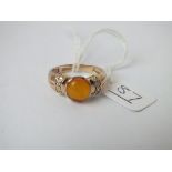 An art deco style orange & clear stone ring in 9ct - size P - 3.1gms