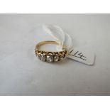 A VICTORIAN 5 STONE DIAMOND RING (60pts) IN 18CT GOLD - size N
