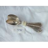 A set of six fancy teaspoons - London 1906 - 92gms