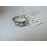 A GOOD 3 STONE DIAMOND RING SET IN PLATINUM - SIZE K - 4.7gms