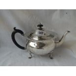 A Chester silver teapot on four pad feet - 1909, 610 gms.