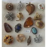 A pad of costume brooches (16)