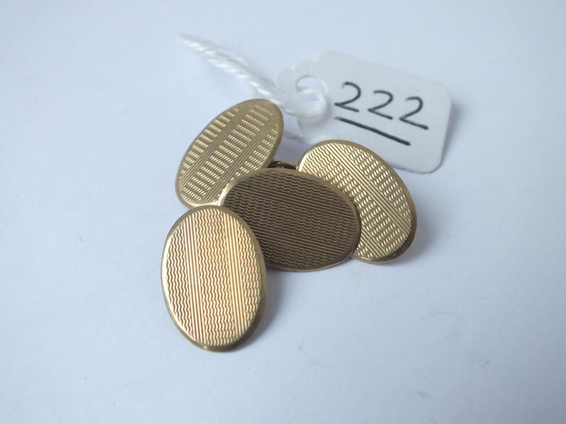 A pair of cufflinks in 9ct - 4.9gms