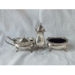 A good three-piece cruet set with gadroon rims - Sheffield 1959 - 128gms excl one bgl