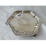 A Victorian card tray with vacant cartouche to centre and three scroll feet - 6"DIA - 1894 - 207gms