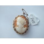 A cameo brooch in 9ct - 9.7gms
