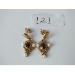 A pair of vintage garnet & pearl drop earrings in 9ct - 3.1gms