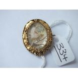 A GOOD GOLD MOUNTED ESSEX CRYSTAL TYPE BROOCH