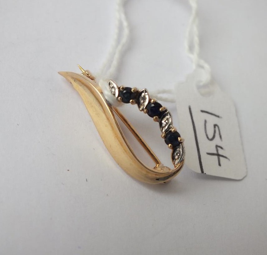 A diamond & sapphire brooch in 9ct - 2.5gms