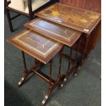 1980's OAK NEST OF 3 TABLES WITH TURNED LEGS & LEATHER TOPS