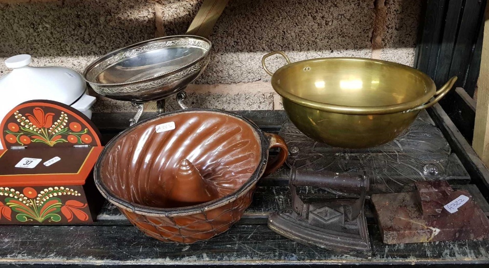 SHELF WITH BRASS BOWL, FLAT IRON, LARGE JELLY MOULD, PLATED CENTRE PIECE & A SPICE BOX - Image 2 of 2