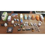 GOOD COLLECTION OF VARIOUS VW CAMPER VANS (INCL; TABLE LAMP, MONEY BOXES & DIECAST MODELS)