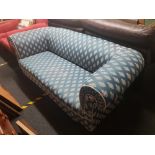 AN ANTIQUE 2 SEATER SETTEE