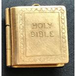 A 9ct GOLD CHARM IN FORM OF A HOLLY BIBLE