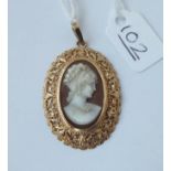 A cameo pendant in 14ct gold - 4.9gms