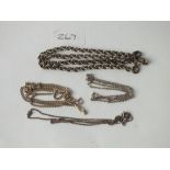 A quantity of silver chains