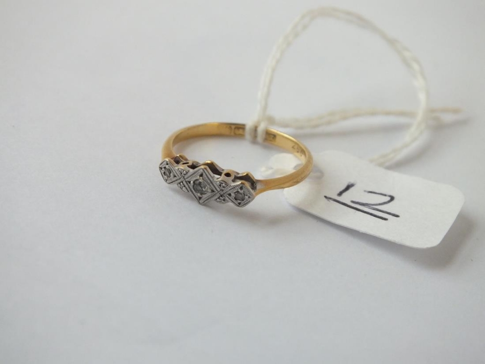 A 3 stone diamond ring in 18ct gold - size K - 1.7gms - Image 2 of 2