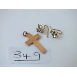 A cross & a pair of earrings in 9ct