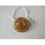 A Victorian circular moss agate brooch in 18ct gold - 4.9gms