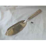 A Georgian fish slice with pierced blade - London 1903 by AK