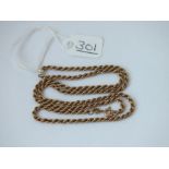 A rope twist neck chain in 9ct - 2.8gms