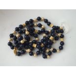 A 9ct & lapis beads