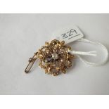 A FINE VICTORIAN DIAMOND & PEARL BROOCH IN 14CT GOLD - 5.5gms