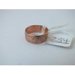 An antique rose gold ring (slight misshape) - 9ct - size L - 3 gms