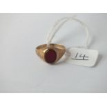 A hard stone set signet ring in 19ct - size P - 2.1gms