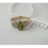 A peridot ring 9ct - size N - 3.7