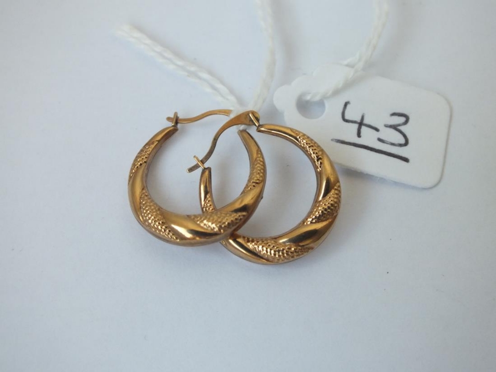 A pair of hoop earrings in 9ct