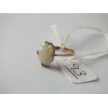 An opal ring set in gold - size M - 1.3gms