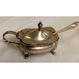 AN OVAL SIL MUSTARD POT WITH B.G.L - B'HAM 1969, SIL SPOON 1897