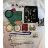 TUB OF MIXED COSTUME JWL INCL; POWDER COMPACTS, GOLD & WHITE COLOURED EARRINGS & GREEN & PINK TOILET