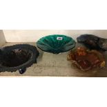 4 PIECES OF CARNIVAL GLASS & A GREEN & BLUE GLASS BOWL