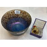 DARK MOTTLED GLASS VASE & ORIENTAL SNUFF OR PERFUME BOTTLE IN CASKET