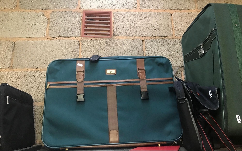 QTY OF BLACK & GREEN SUITCASE & TRAVEL LUGGAGE - Image 2 of 2