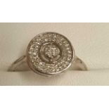 A DIAMOND CIRCLE CHESTER RING SET 9ct WHITE GOLD