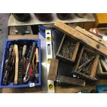 LARGE QTY OF MISC HAND TOOLS INCL; SAWS, SPIRIT LEVELS, SAND PAPER, DRILL BITS, FILES & A SOCKET