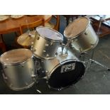 GOOD QUALITY SESSION PRO DRUM KIT WITH 5 DRUMS, SYMBOL & HIGH HAT