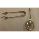 A PAIR OF SIL SUGAR TONGS & SIL APOSTLE SPOON