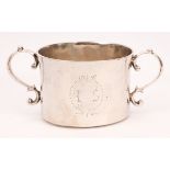 1659-1660. An extremely rare Commonwealth period Irish silver porringer. A Commonwealth/Charles II