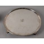George III circular silver tray by Robert Hennell, London, Hallmarked London for 1786. Reeded rim