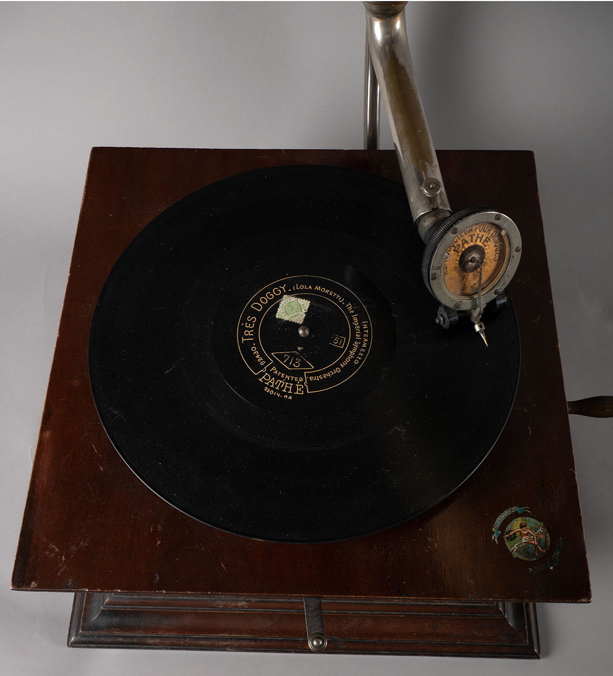 Early 20th century reverse gramophone by Pathé Vintage wind-up table gramophone, with Diamond - Image 3 of 3